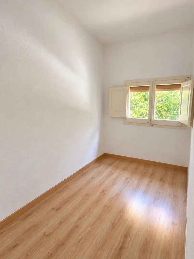 Habitación de Casa adosada en venta en Nou Barris