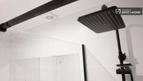 Bathroom of Flat to rent in  Madrid Capital  with Air Conditioner, Heating and Furnished