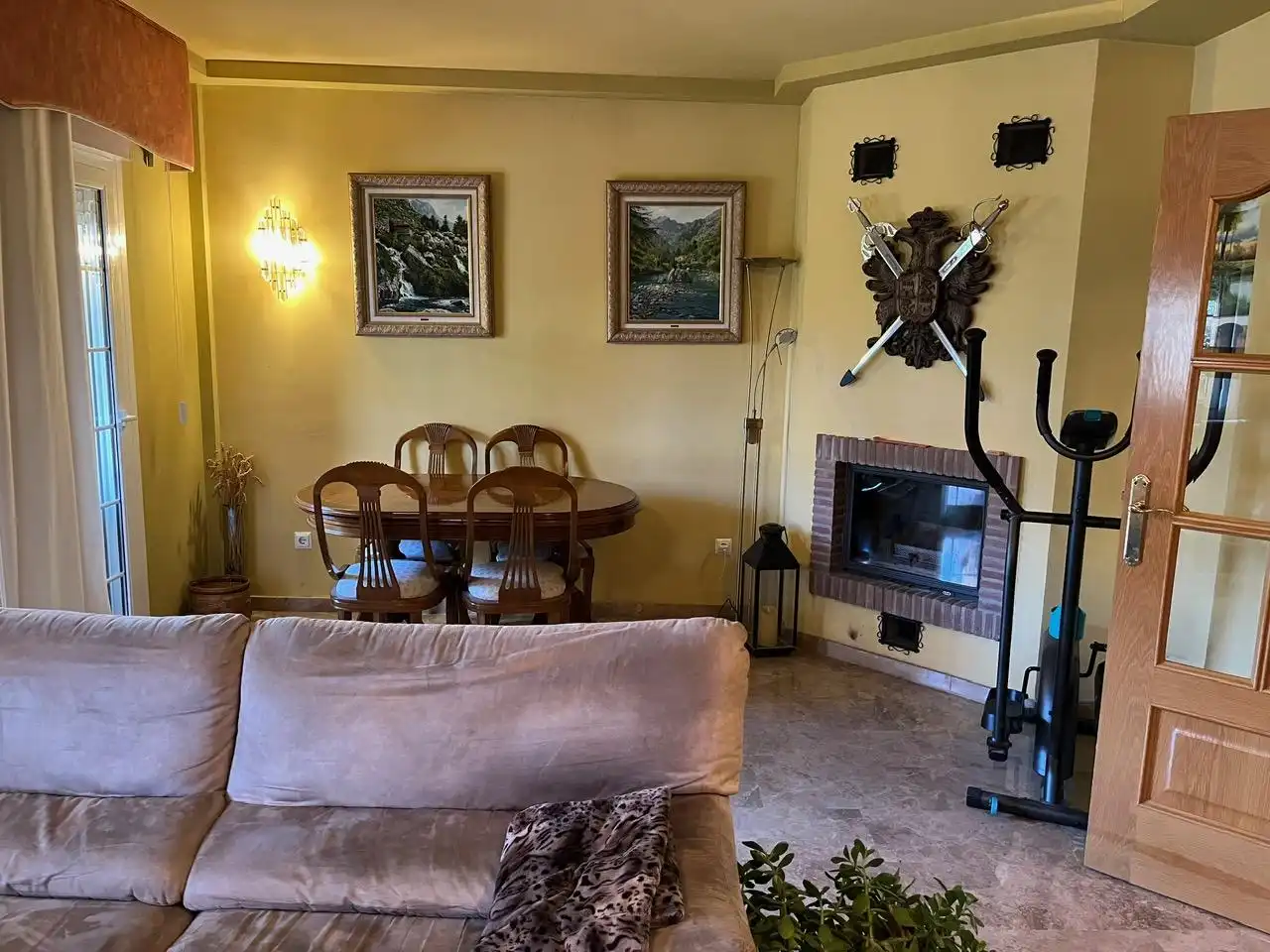 Sala de estar de Casa adosada en venta en Zaragoza con Aire acondicionado, Calefacción y Jardín privado