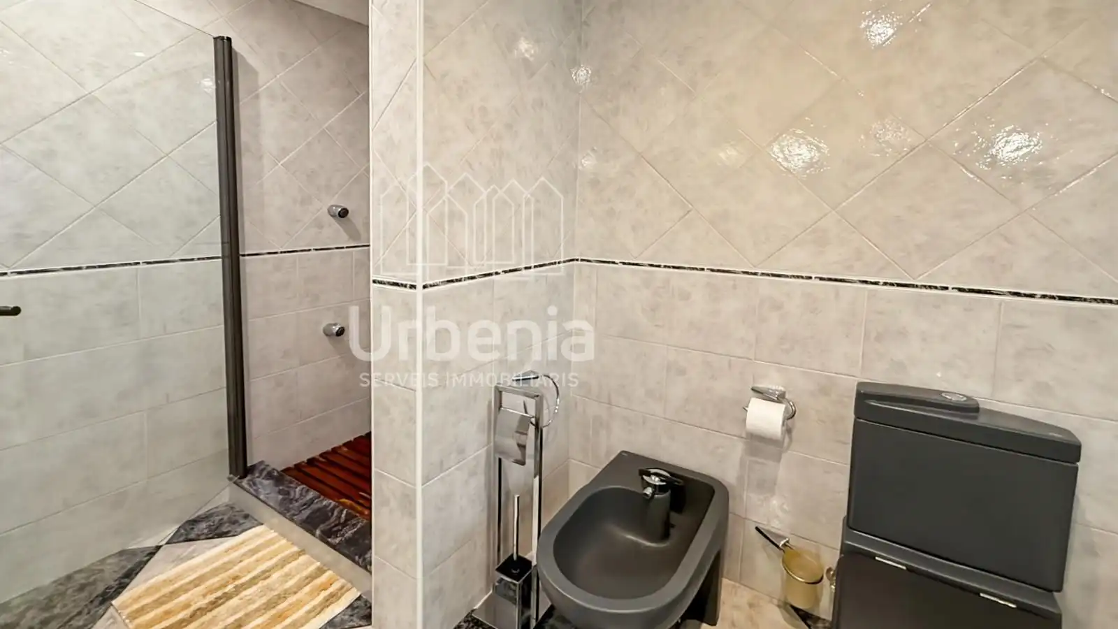 Bathroom of Flat for sale in Sant Cebrià de Vallalta  with Air Conditioner, Heating and Terrace