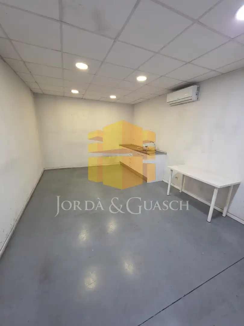 Industrial building with lift to rent in Carrer Química 30, imagen 9
