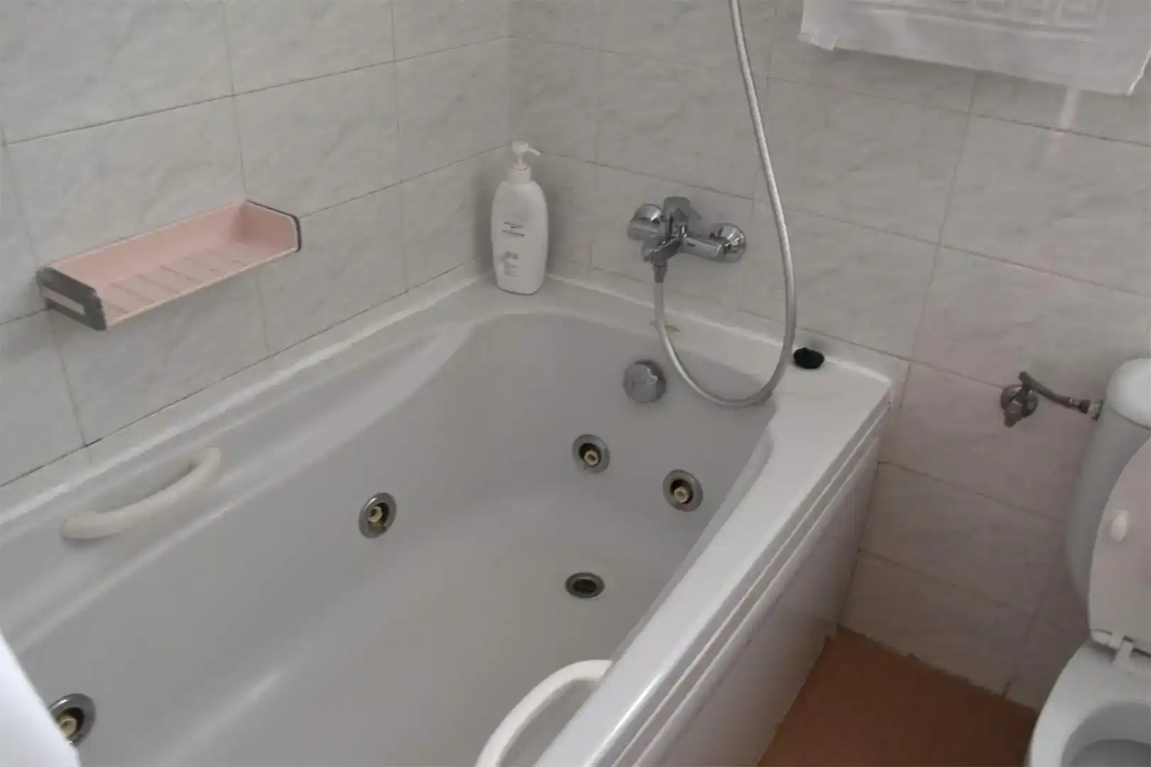 Bathroom of Flat for rent in Nerja  with Air Conditioner, Private garden and Swimming Pool