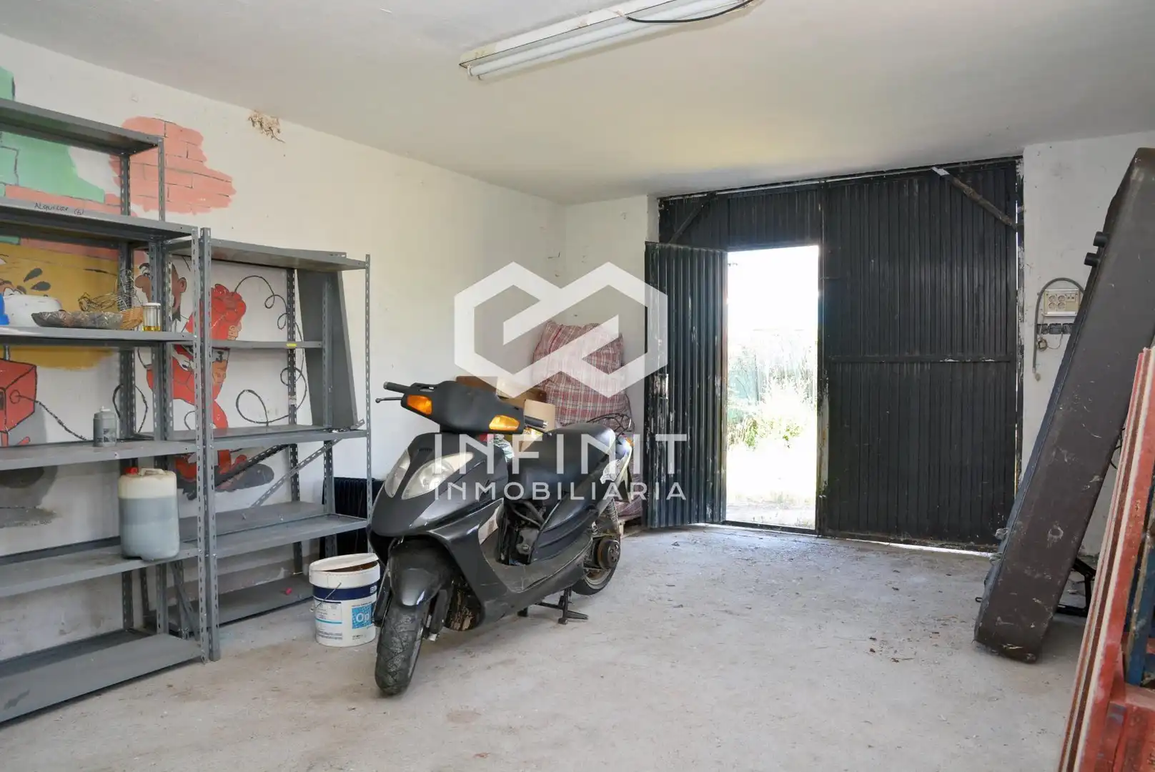 Aparcament de Casa o xalet en venda en Robledillo de Mohernando amb Jardí privat, Terrassa i Traster