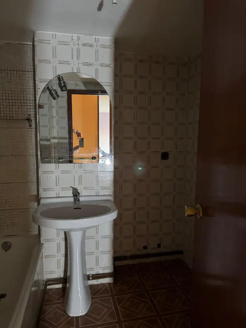 Badezimmer von Wohnung zum Verkauf in Tarragona mit Heizung, Ofen und Balkon