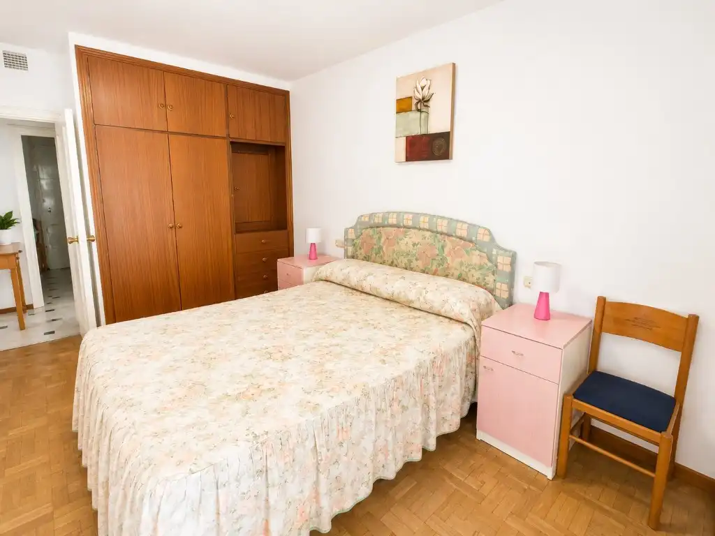 Habitación de Piso de alquiler en Benidorm con Aire acondicionado y Amueblado