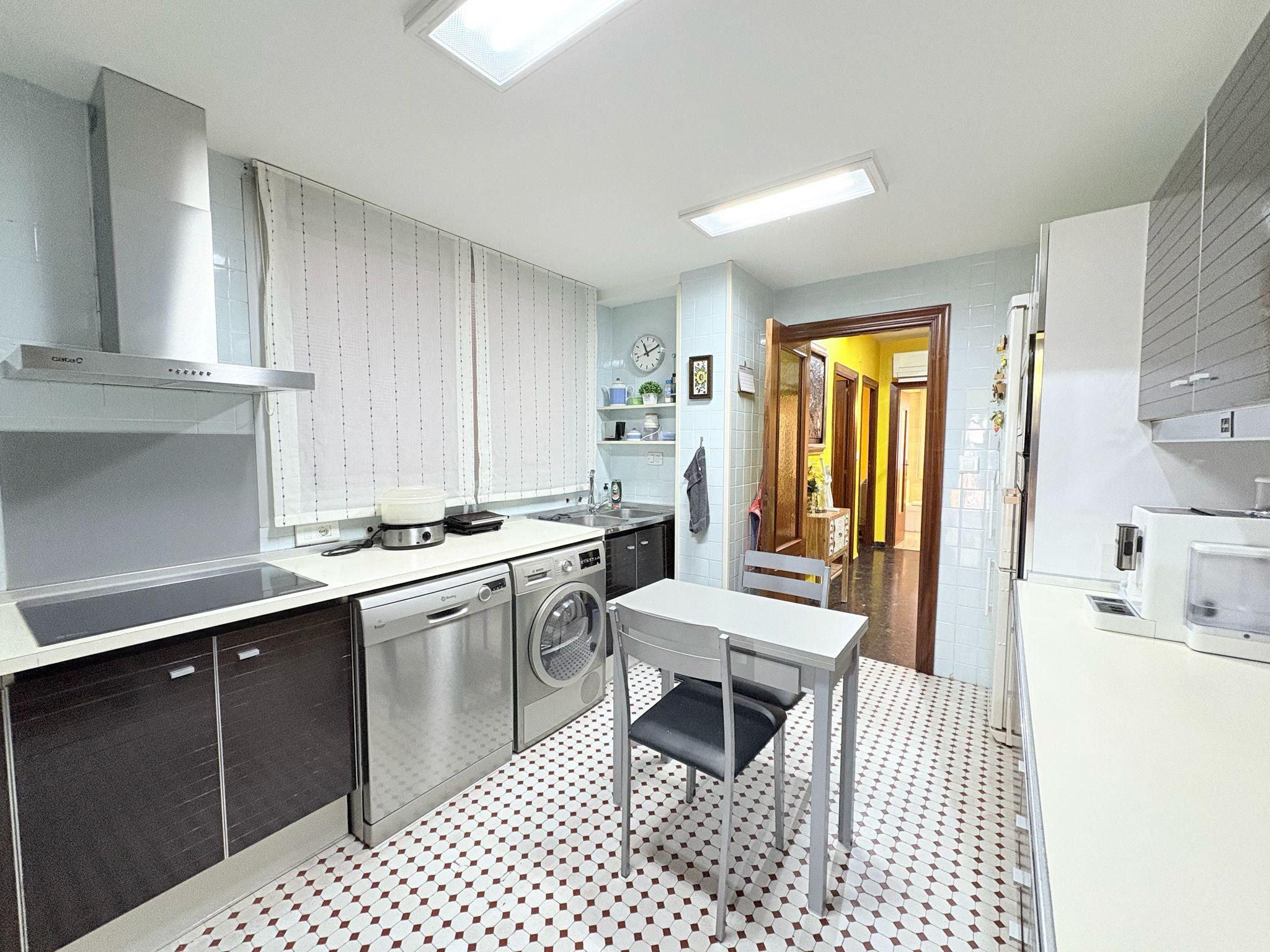 Cuina de Pis en venda en  Valencia Capital amb Aire condicionat i Balcó