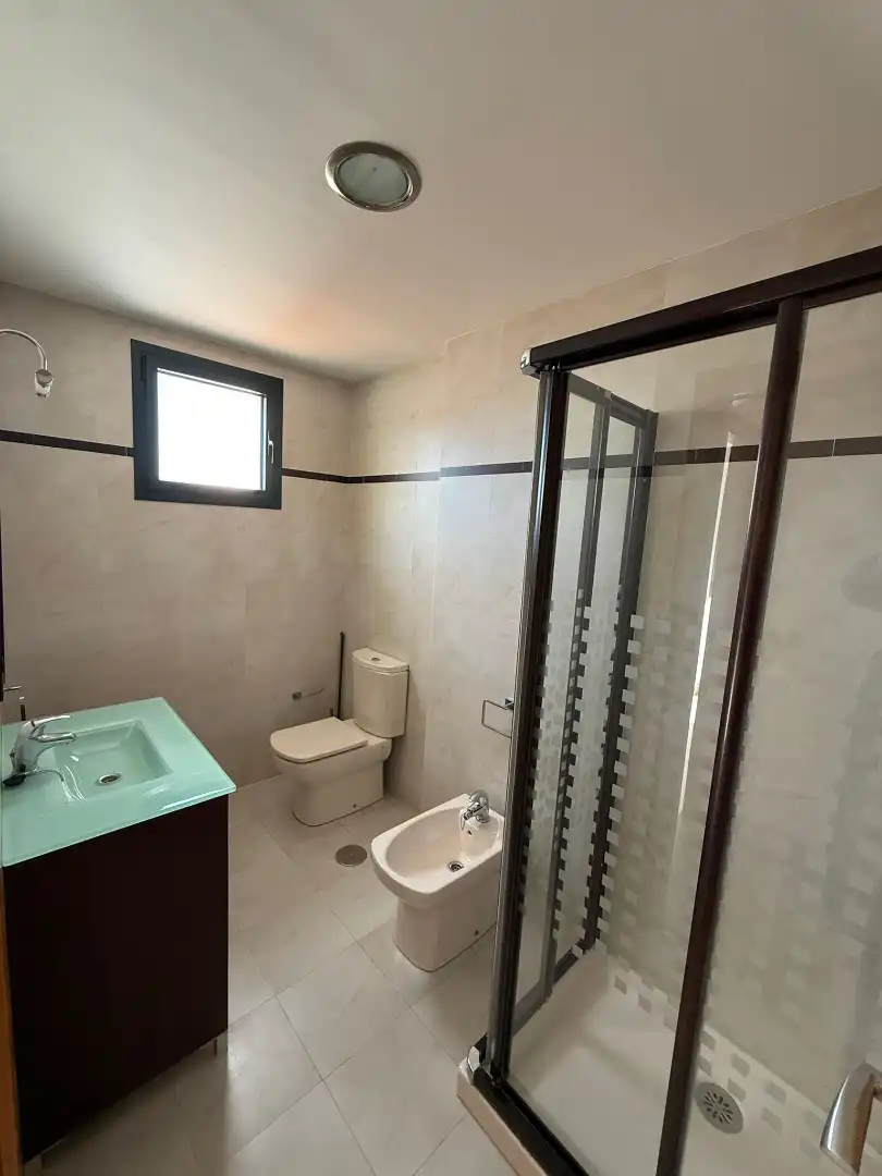 Baño de Ático en venta en Llanes con Calefacción, Terraza y Trastero
