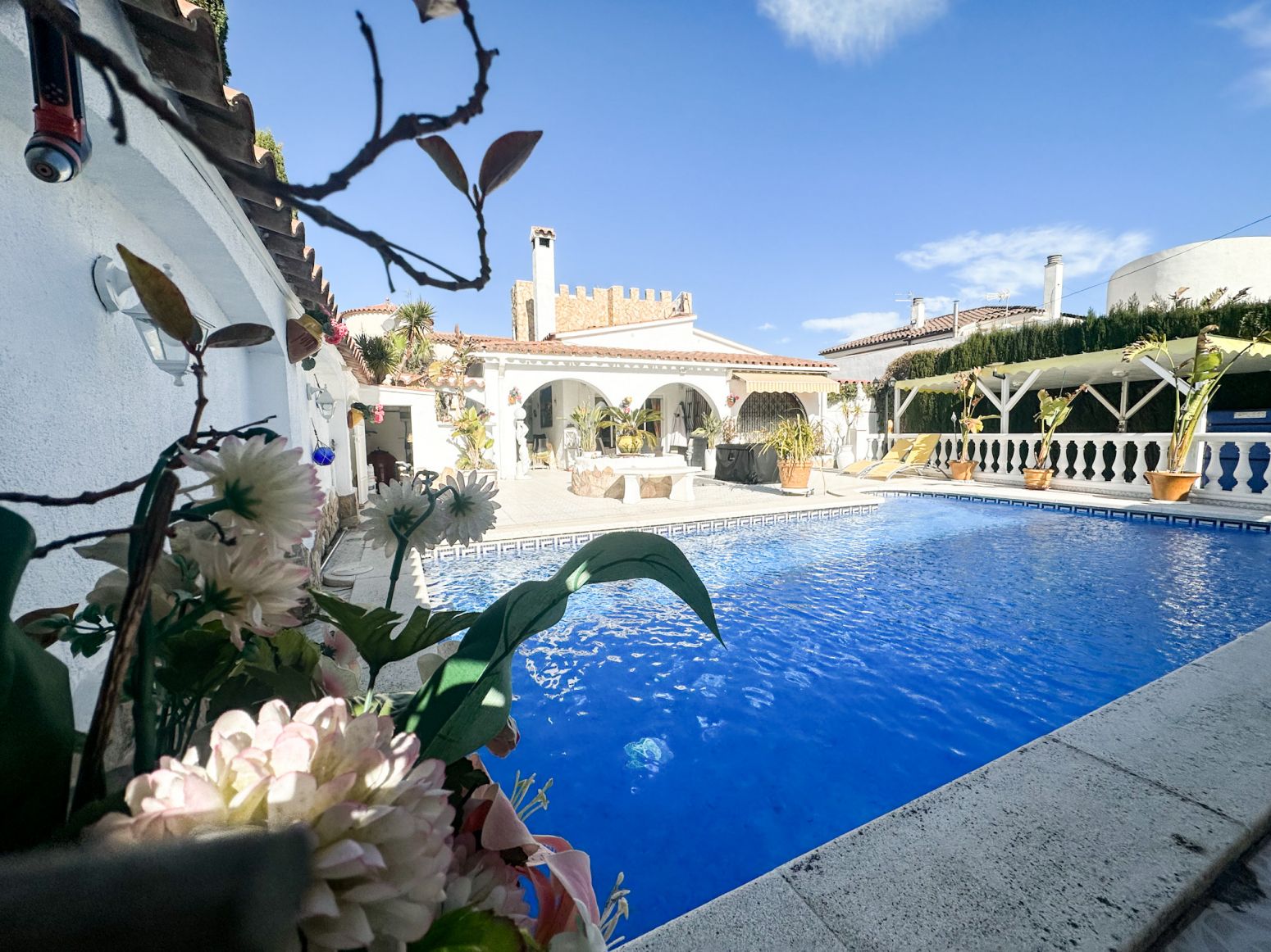 Piscina de Casa o xalet en venda en Empuriabrava amb Aire condicionat, Calefacció i Jardí privat