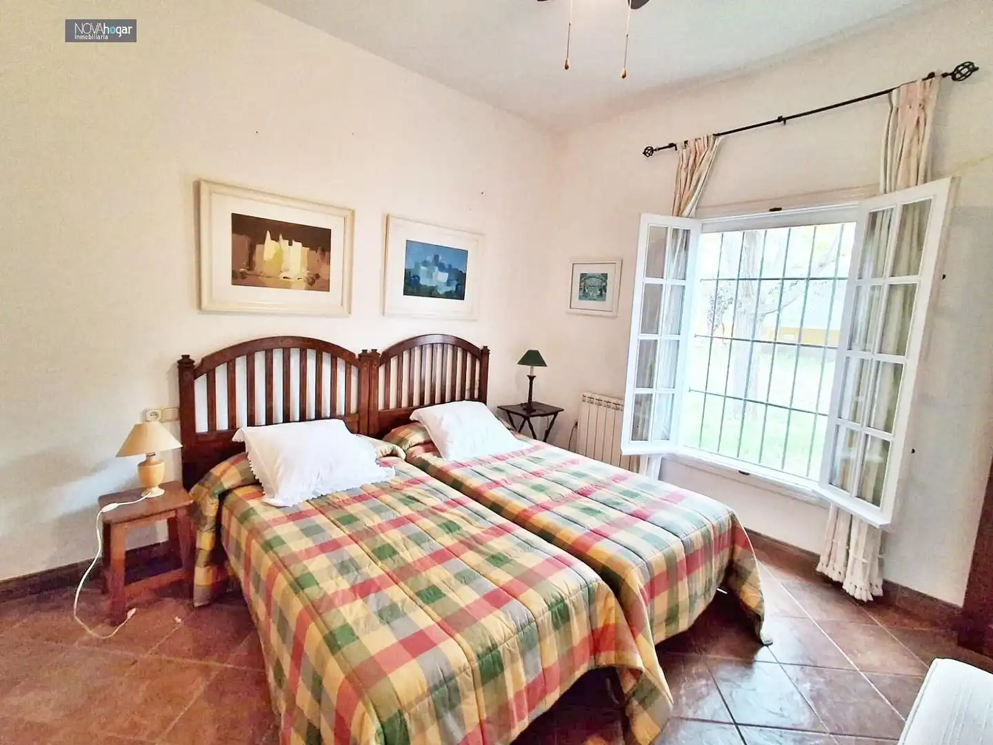 Dormitori de Finca rústica en venda en Málaga amb Aire condicionat, Calefacció i Jardí privat