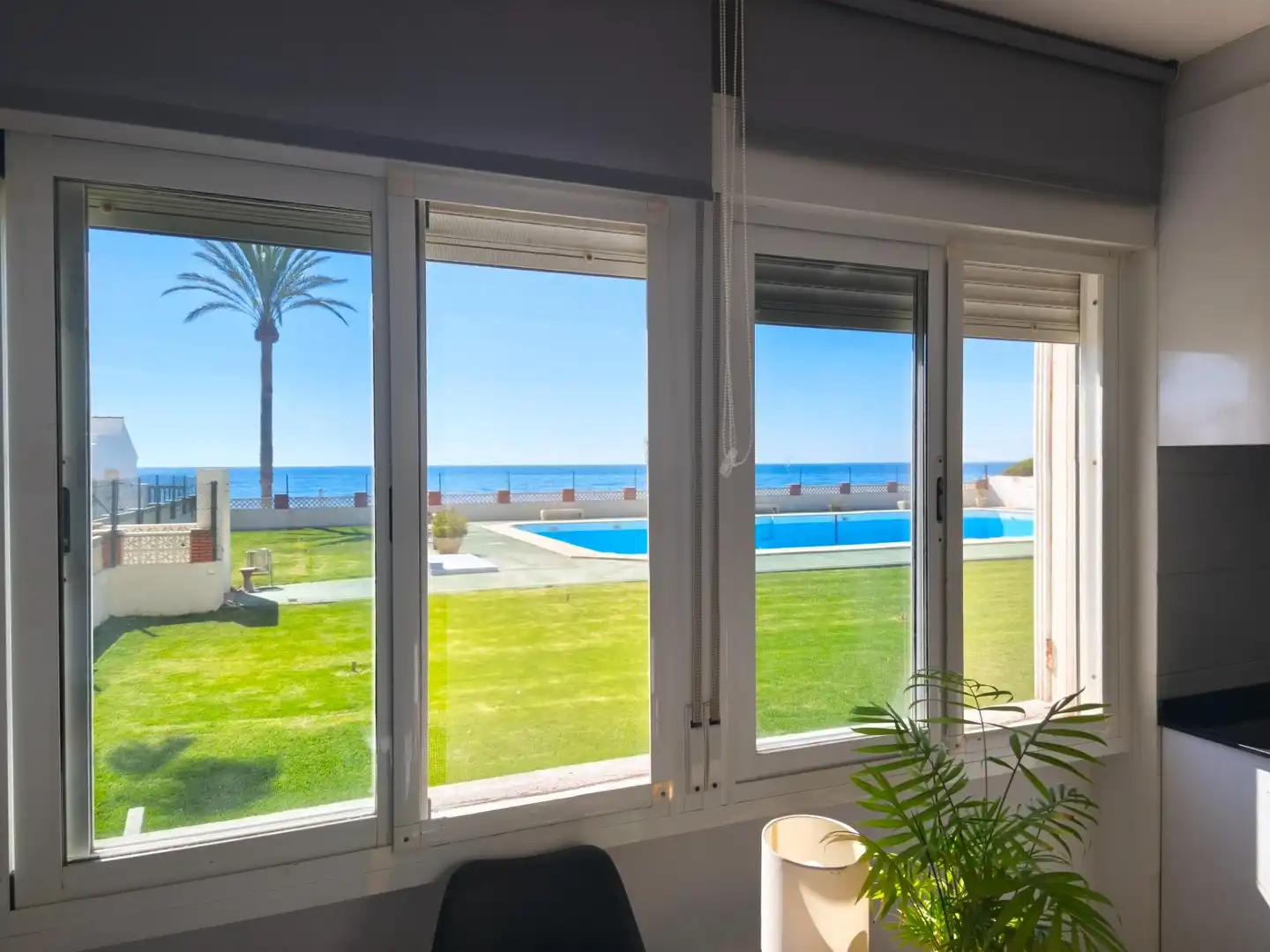 Habitación de Apartamento en venta en Roquetas de Mar con Jardín privado y Piscina comunitaria