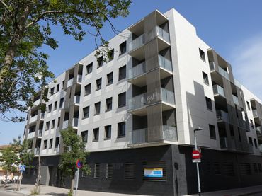 Dúplex d'obra nova amb piscina en venda a Avinguda de Montilivi 13