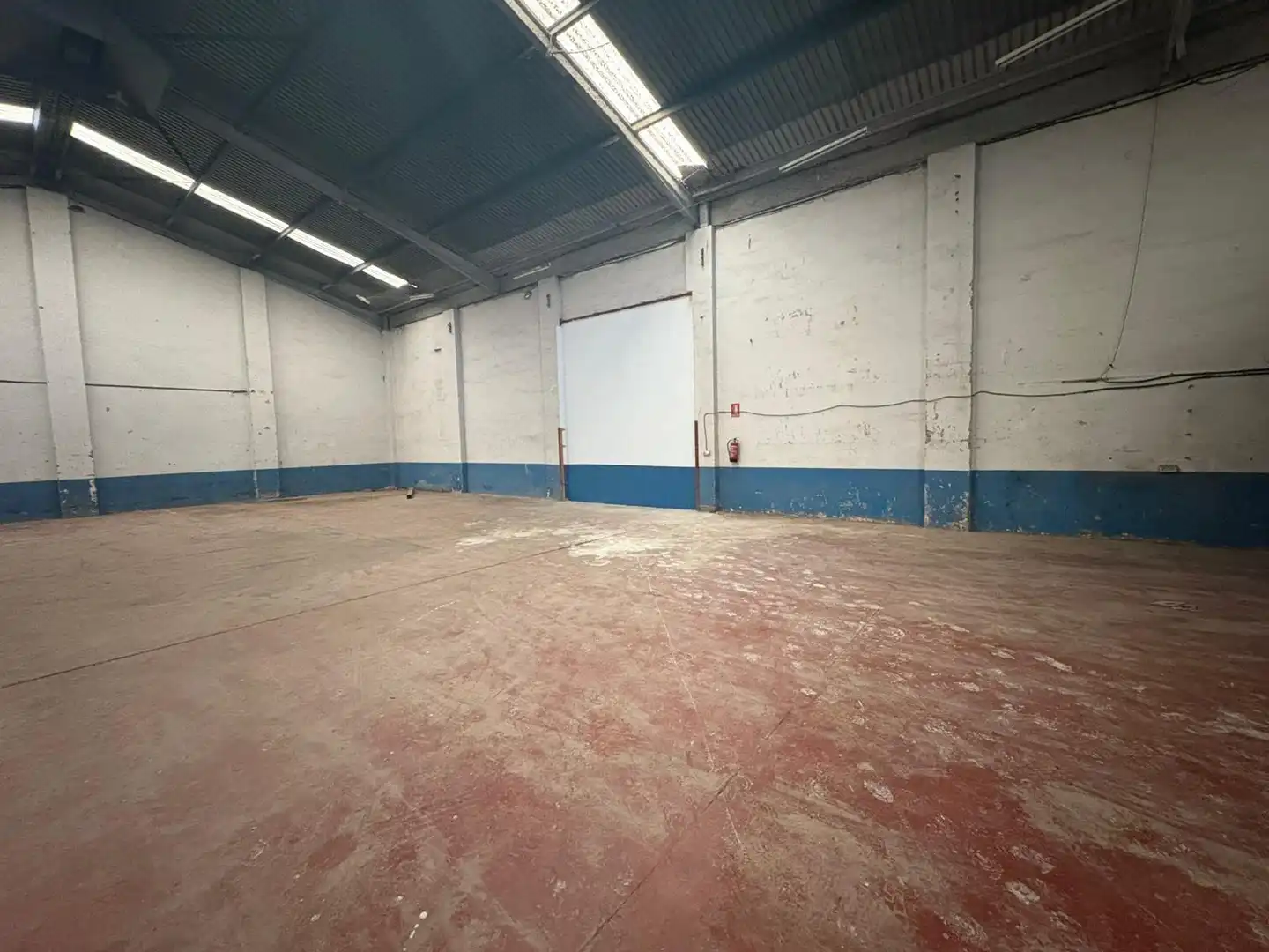 Vista exterior de Nave industrial en venta en Sevilla