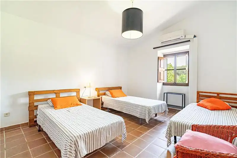 Schlafzimmer von Country house zum Verkauf in Calvià mit Heizung, Privatgarten und Terrasse