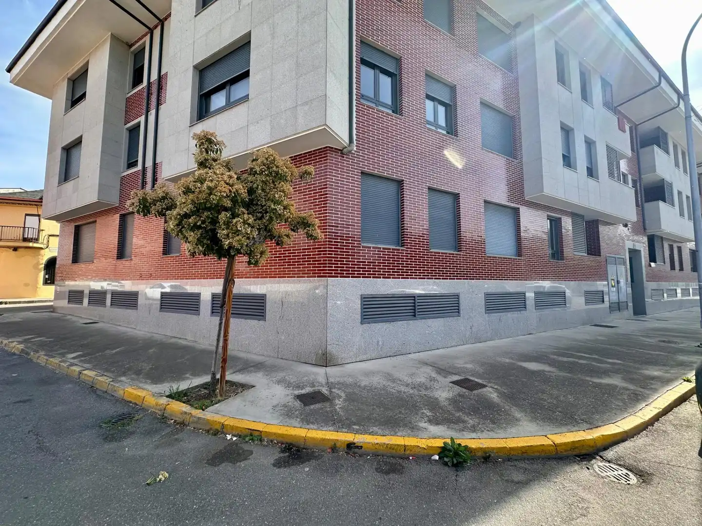 Vista exterior de Apartamento en venta en Ponferrada con Aire acondicionado, Calefacción y Terraza