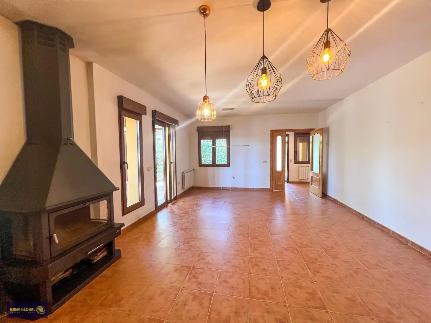 Sala d'estar de Casa o xalet en venda en El Berrueco amb Calefacció, Jardí privat i Alarma