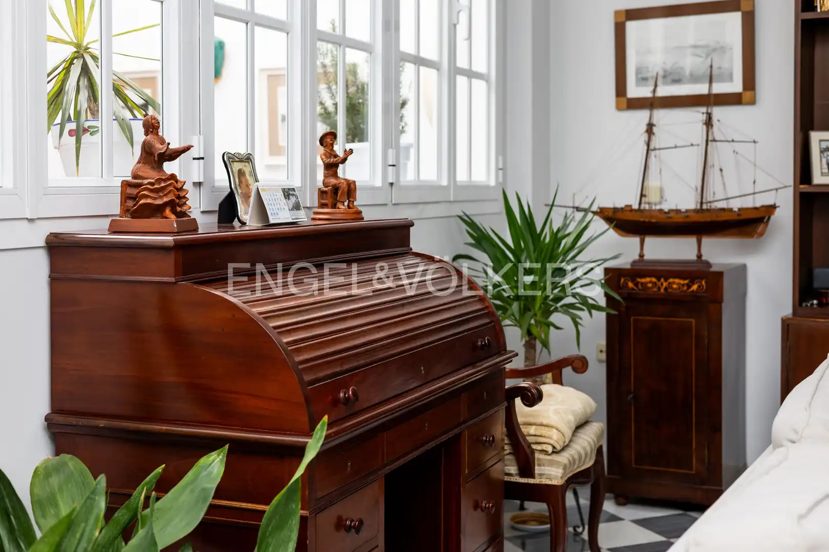 Living room of Houses for sale in Sanlúcar de Barrameda  with Air Conditioner, Heating and Private garden