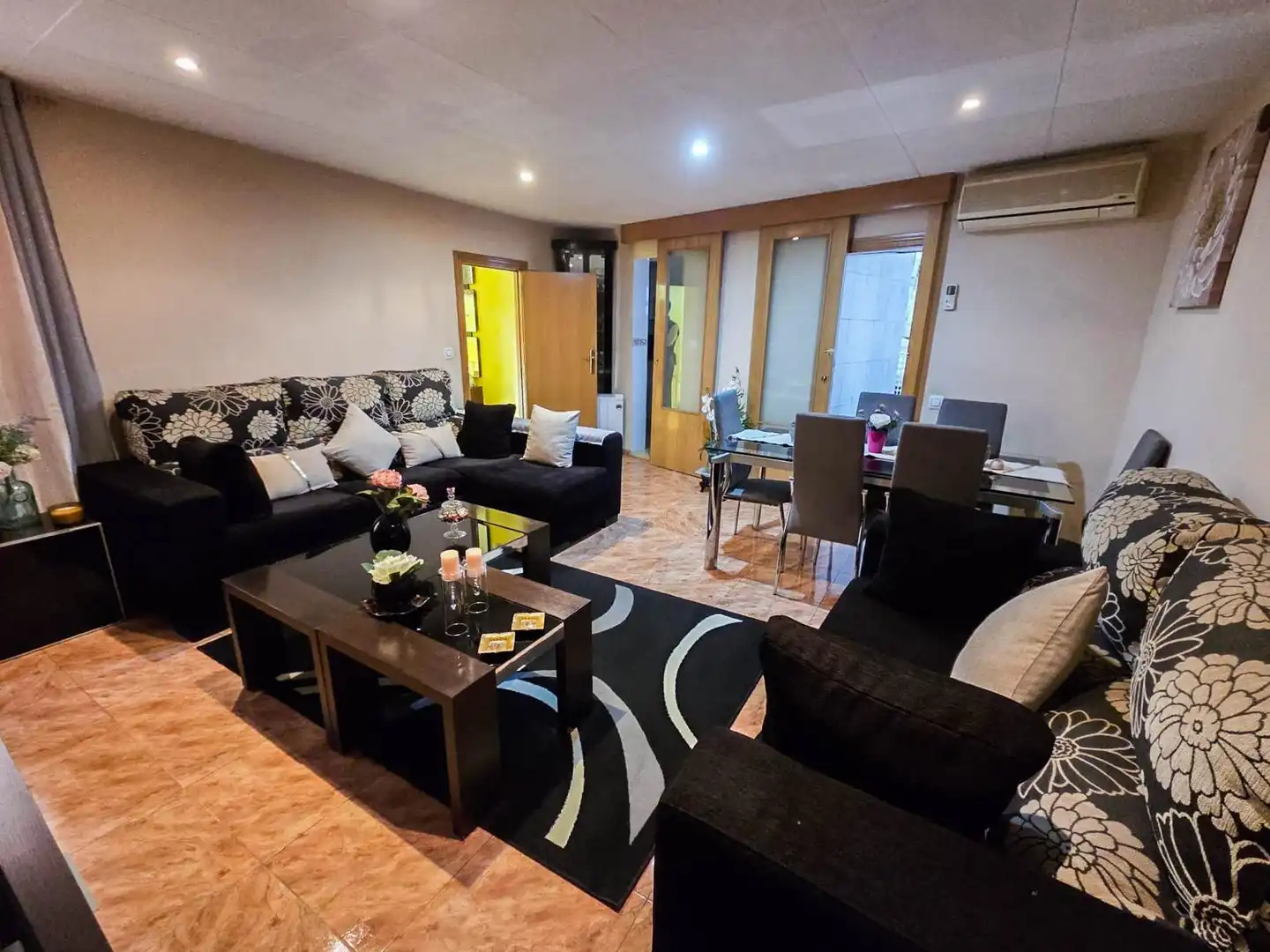 Sala de estar de Casa adosada en venta en Martorell con Aire acondicionado, Terraza y Trastero