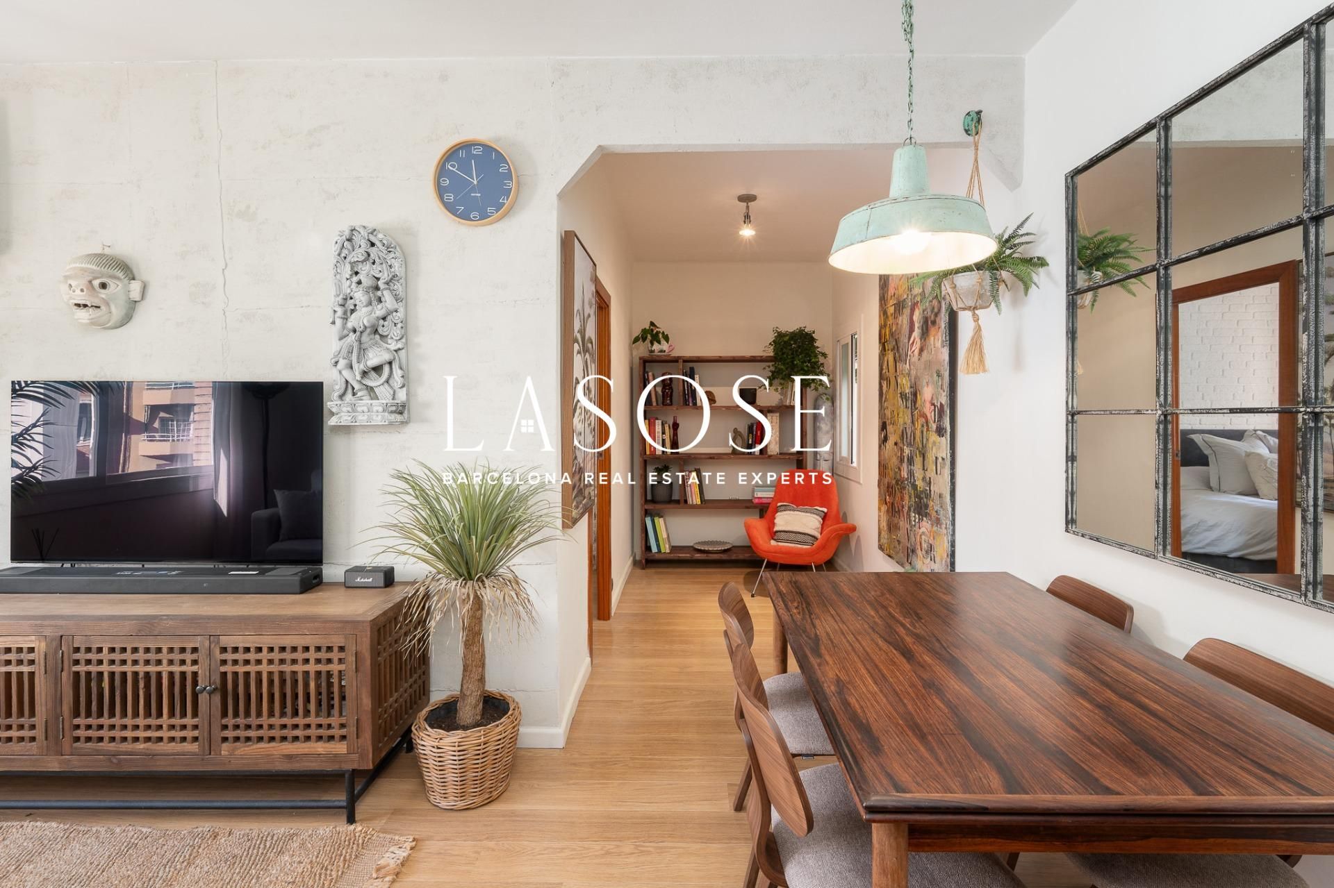 Exterior view of Flat for sale in  Barcelona Capital  with Air Conditioner