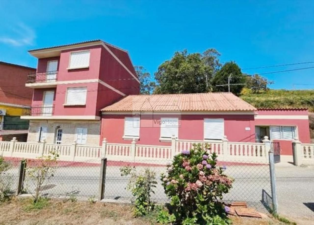 Exterior view of House or chalet for sale in Cangas   with Heating, Private garden and Terrace