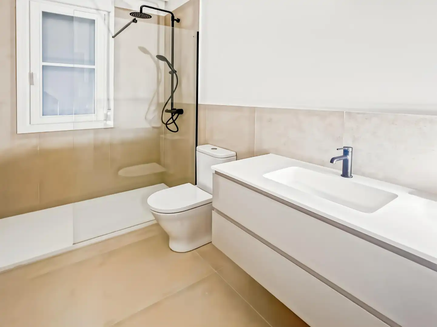 Baño de Apartamento en venta en Madrid con Calefacción y Balcón