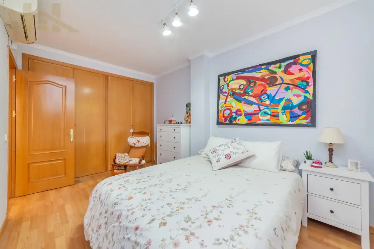 Dormitori de Casa adosada en venda en Pinto amb Aire condicionat, Calefacció i Jardí privat