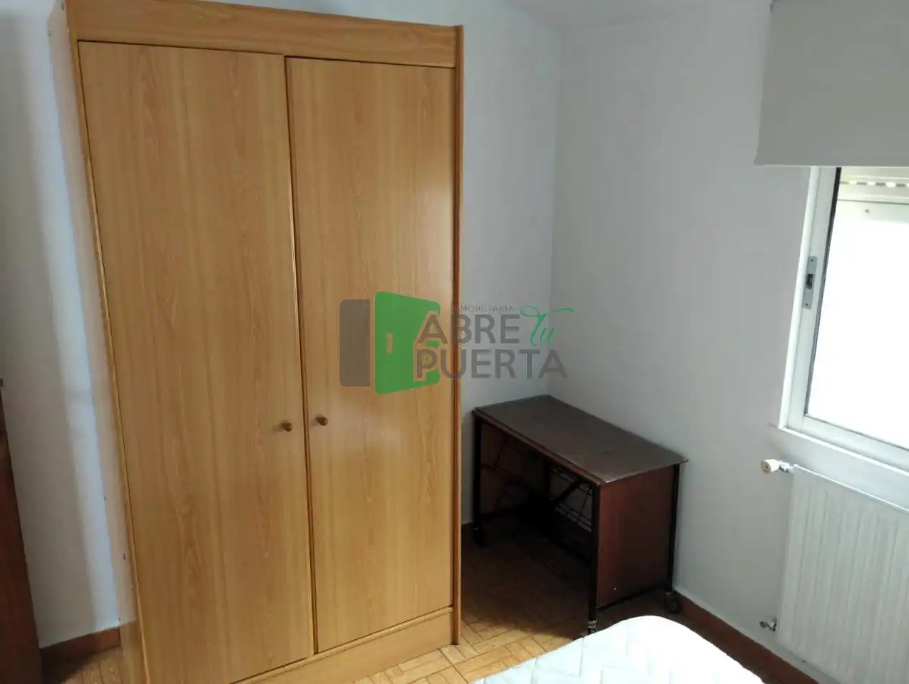 Dormitori de Àtic en venda en A Pobra de Trives  amb Calefacció, Parquet i Moblat