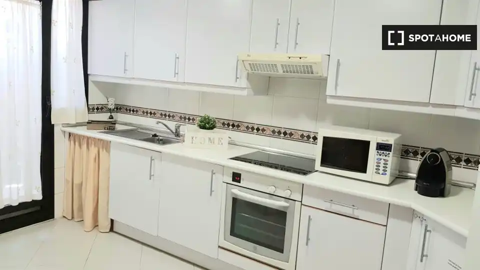 Cocina de Piso de alquiler en Madrid con Aire acondicionado, Calefacción y Amueblado