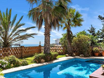 Jardí de Casa o xalet en venda en Fuengirola amb Aire condicionat, Terrassa i Piscina