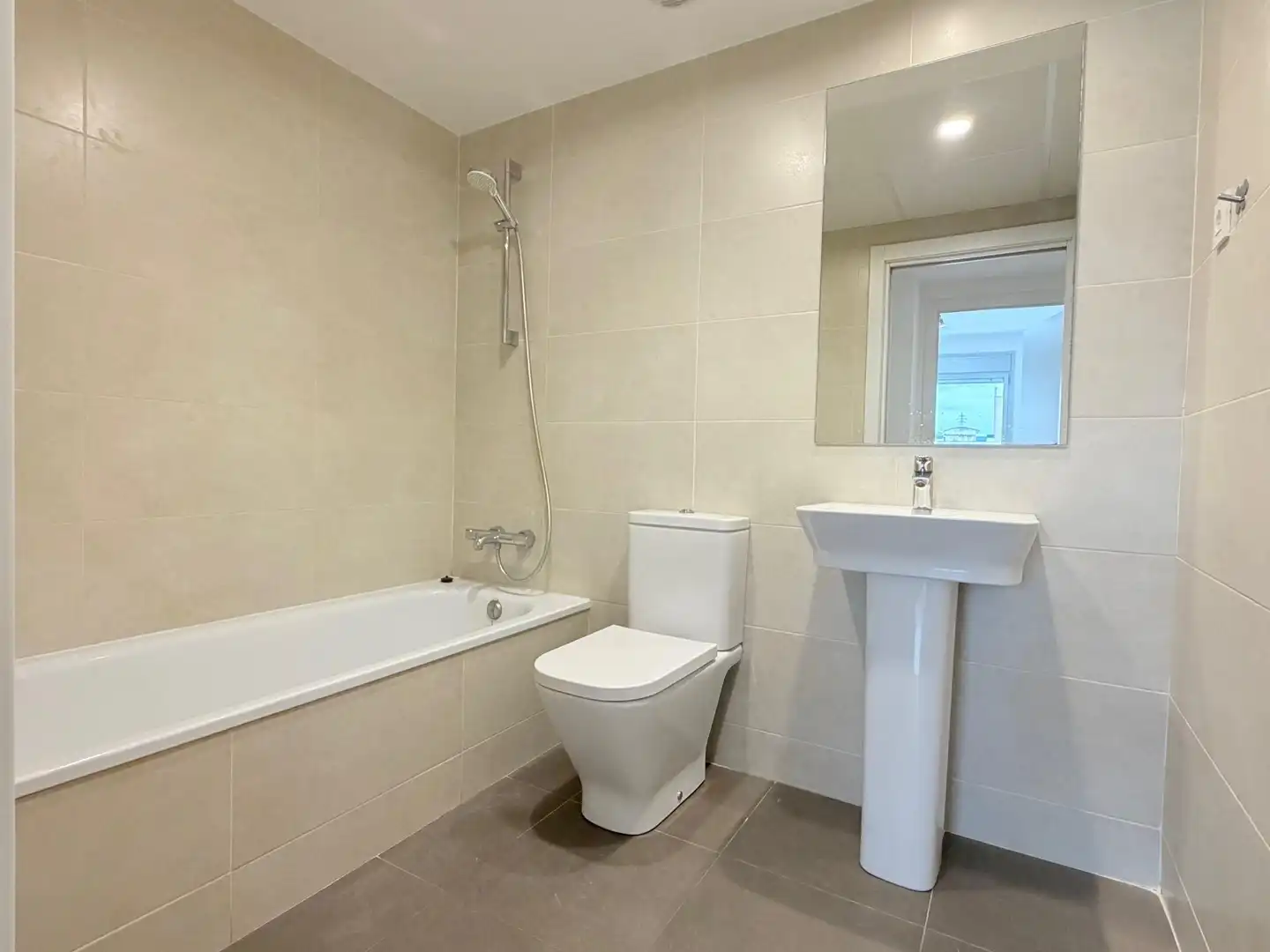 Baño de Piso de alquiler en Igualada con Aire acondicionado, Calefacción y Parquet