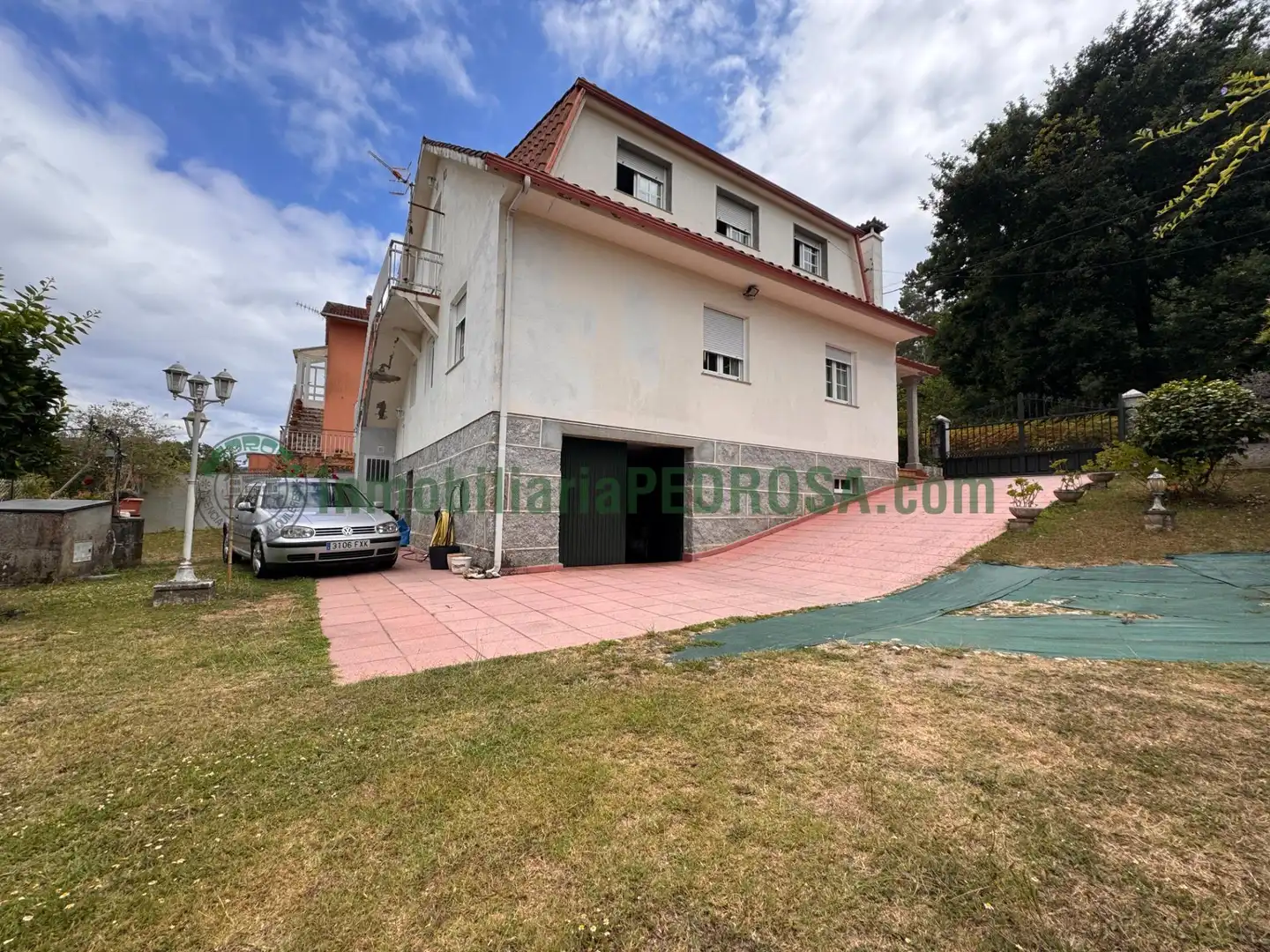 Vista exterior de Casa o xalet en venda en Pontevedra Capital  amb Calefacció i Jardí privat