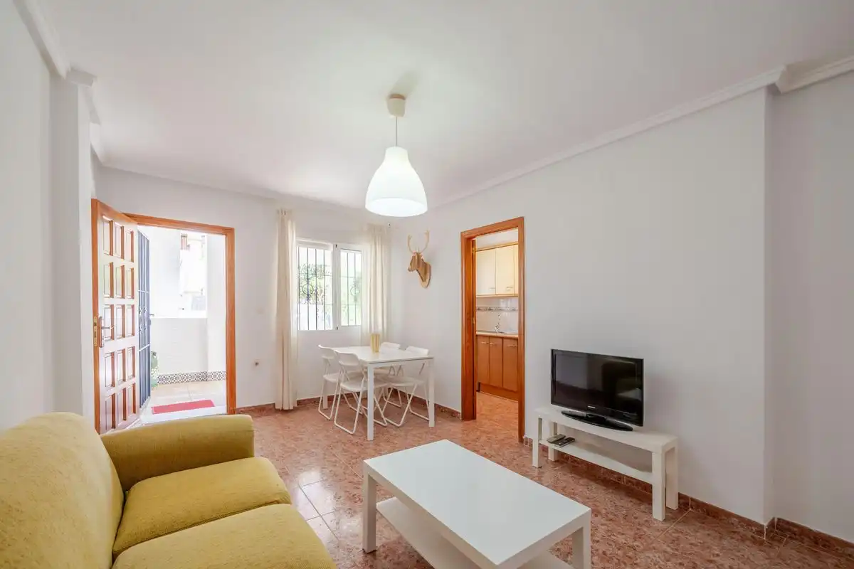 Wohnzimmer von Erdgeschoss zum Verkauf in Santa Pola mit Heizung, Privatgarten und Terrasse