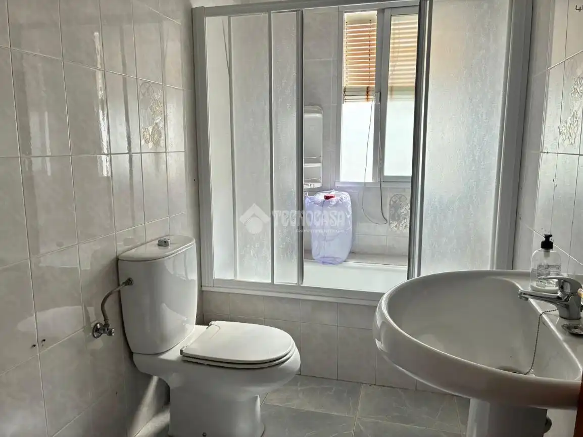 Badezimmer von Wohnung zum Verkauf in Villacarrillo mit Klimaanlage und Heizung