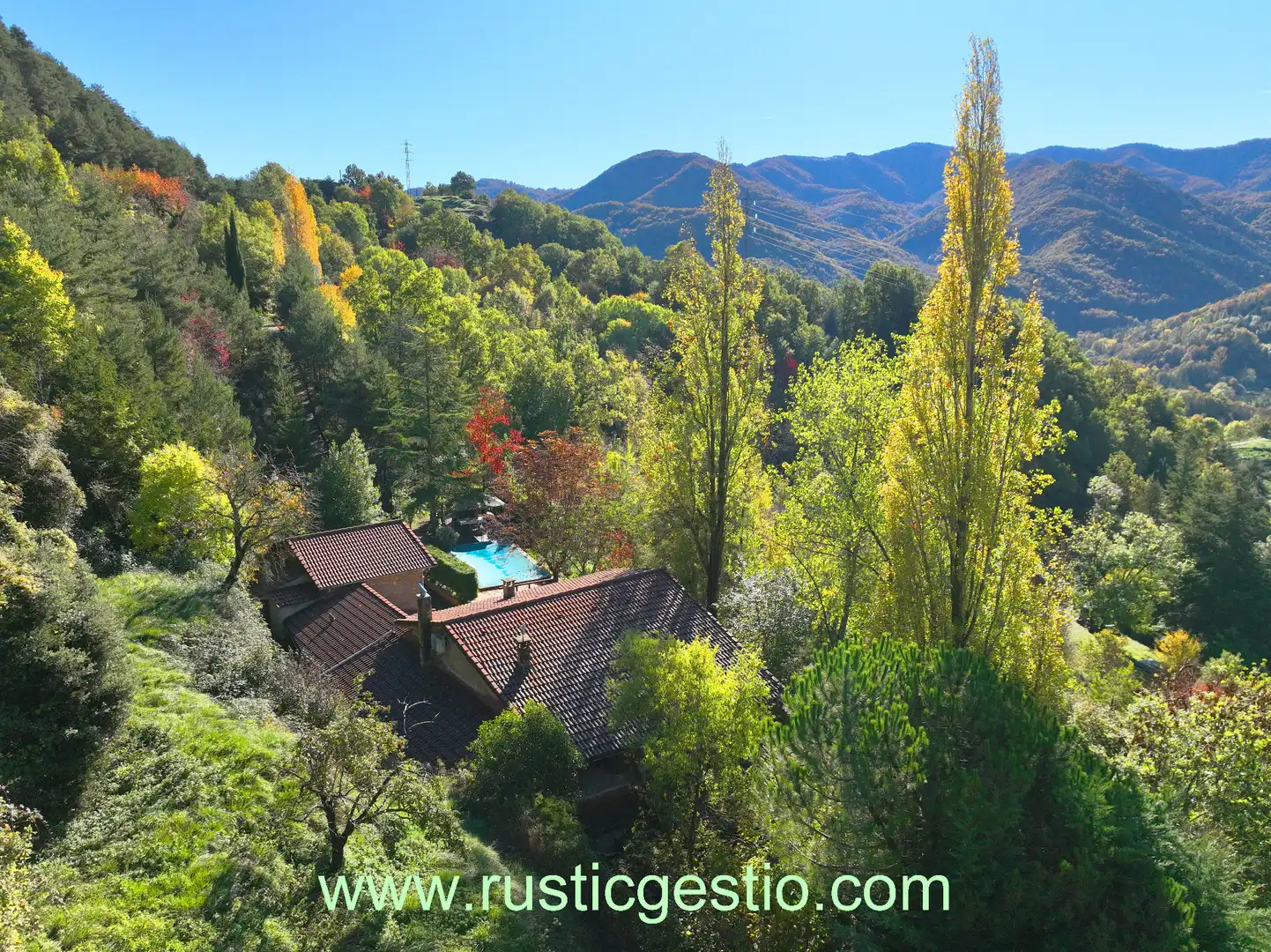 Vista exterior de Finca rústica en venta en Vallfogona de Ripollès con Jardín privado, Terraza y Piscina