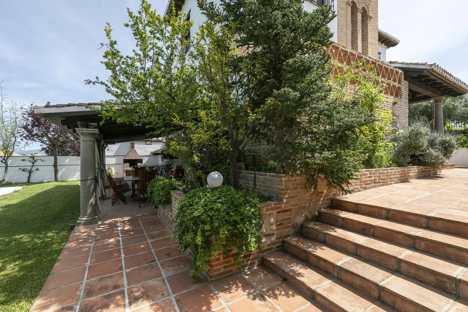 Chalet con piscina en venta en Altos de la Zubia, imagen 3