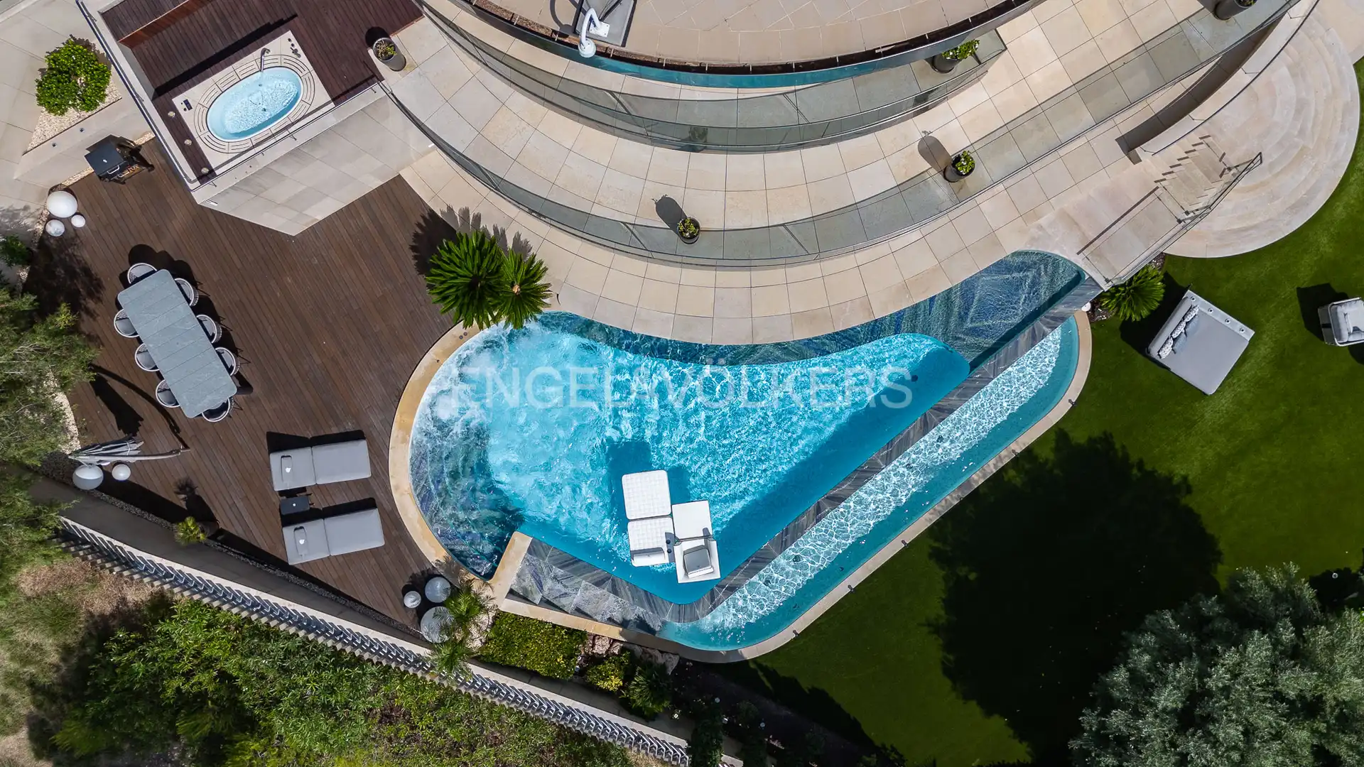 Piscina de Casa o xalet en venda en Sitges amb Aire condicionat, Calefacció i Jardí privat