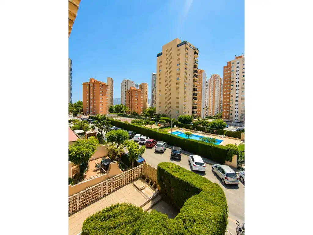 Vista exterior de Casa o chalet en venta en Benidorm con Aire acondicionado, Piscina y Amueblado