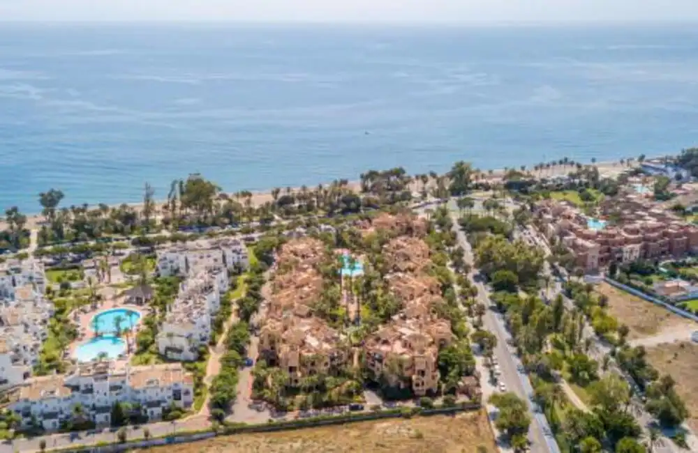 Exterior view of Ground floor for rent in Marbella  with Air Conditioner, Terrace and Swimming Pool