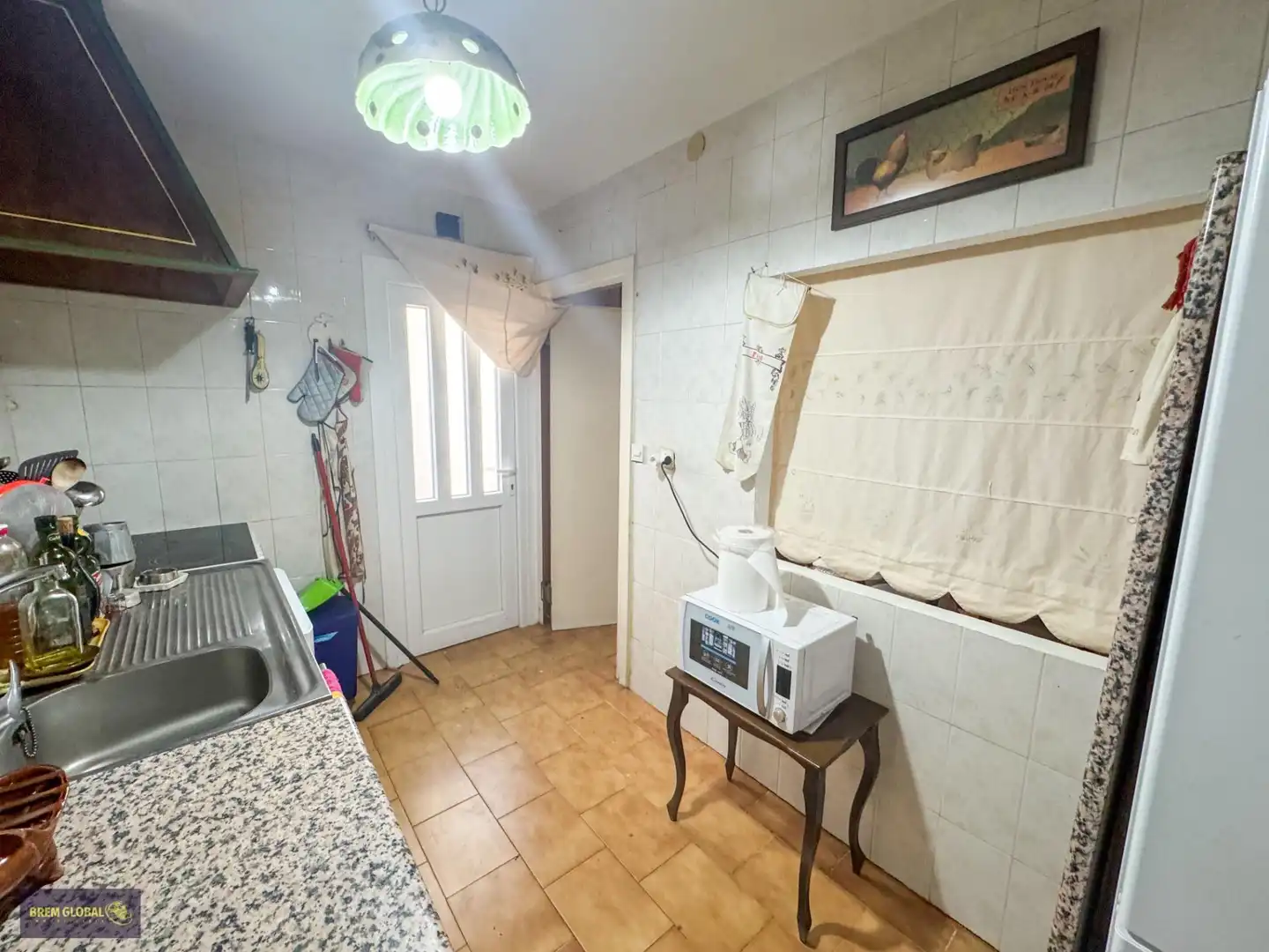 Cuina de Casa adosada en venda en Buitrago del Lozoya amb Jardí privat, Traster i Moblat
