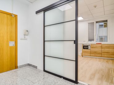 Office space with lift to rent in De Pillotegi Bidea 2