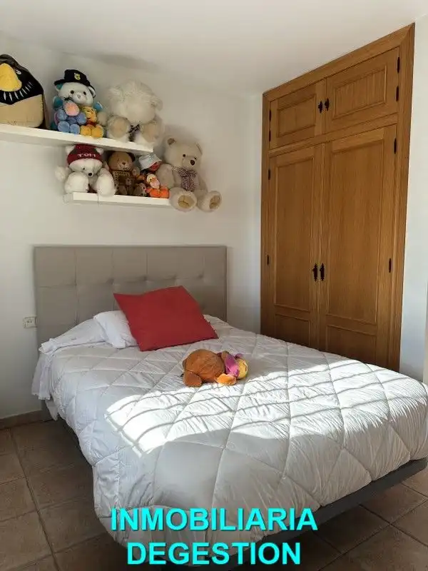 Dormitori de Casa o xalet en venda en Linares amb Aire condicionat, Calefacció i Jardí privat