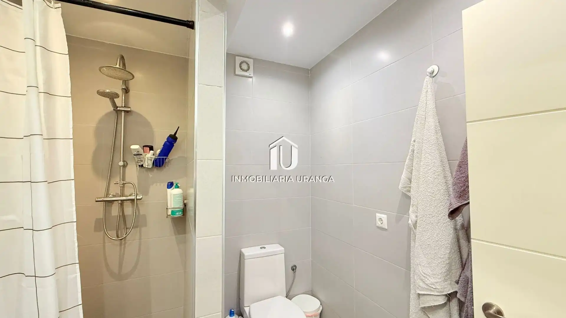 Baño de Piso en venta en Laredo con Calefacción y Terraza