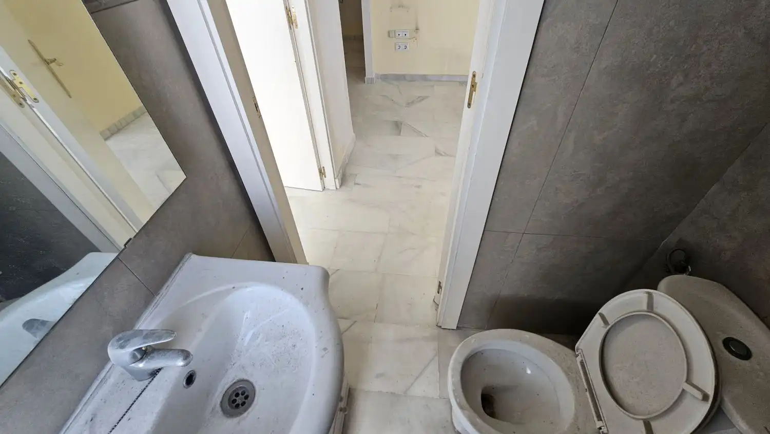 Baño de Piso en venta en Sevilla con Aire acondicionado