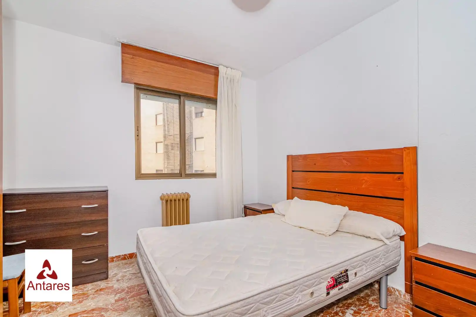 Habitación de Piso en venta en Granada con Calefacción y Amueblado