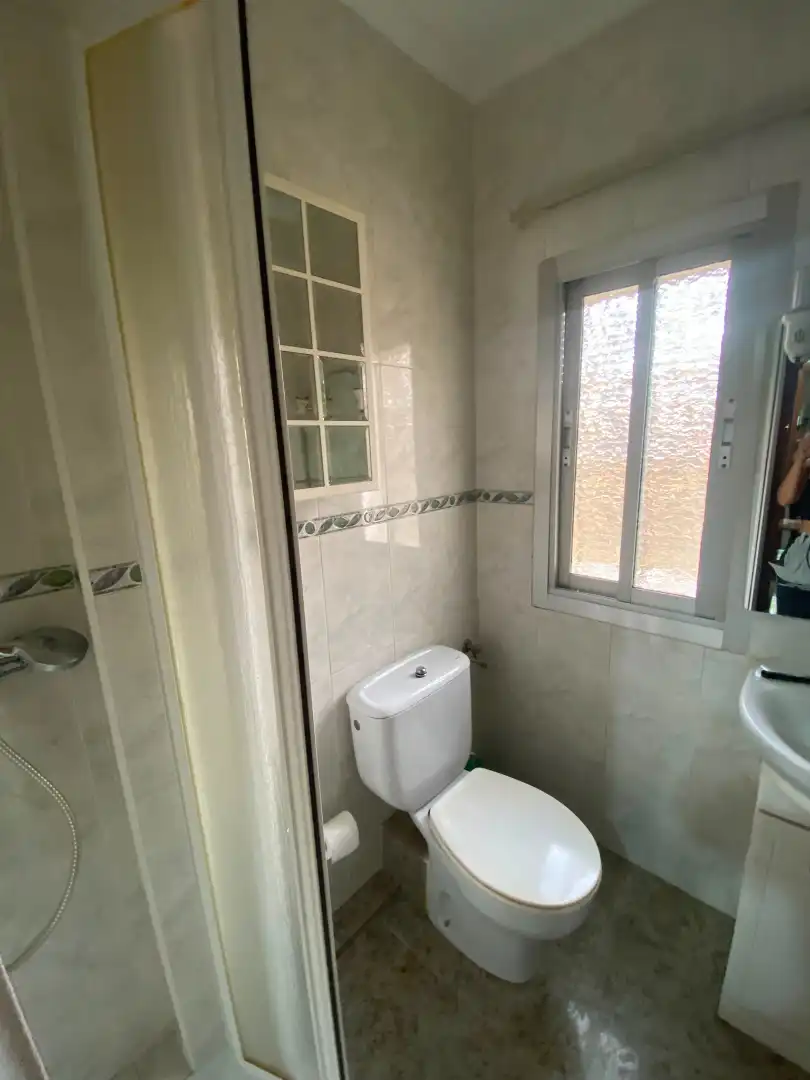 Baño de Piso de alquiler en Plasencia con Amueblado y Balcón