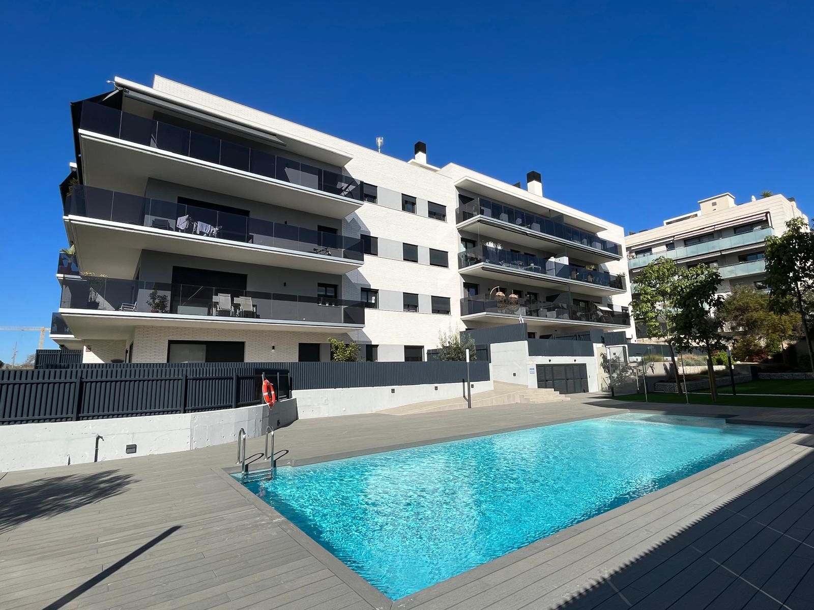 Schwimmbecken von Wohnungen zur Miete in Sitges mit Klimaanlage, Heizung und Parkett