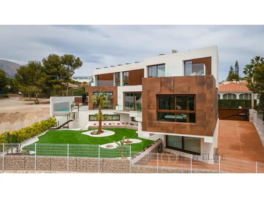 Vista exterior de Casa o xalet en venda en Benidorm amb Aire condicionat, Terrassa i Piscina
