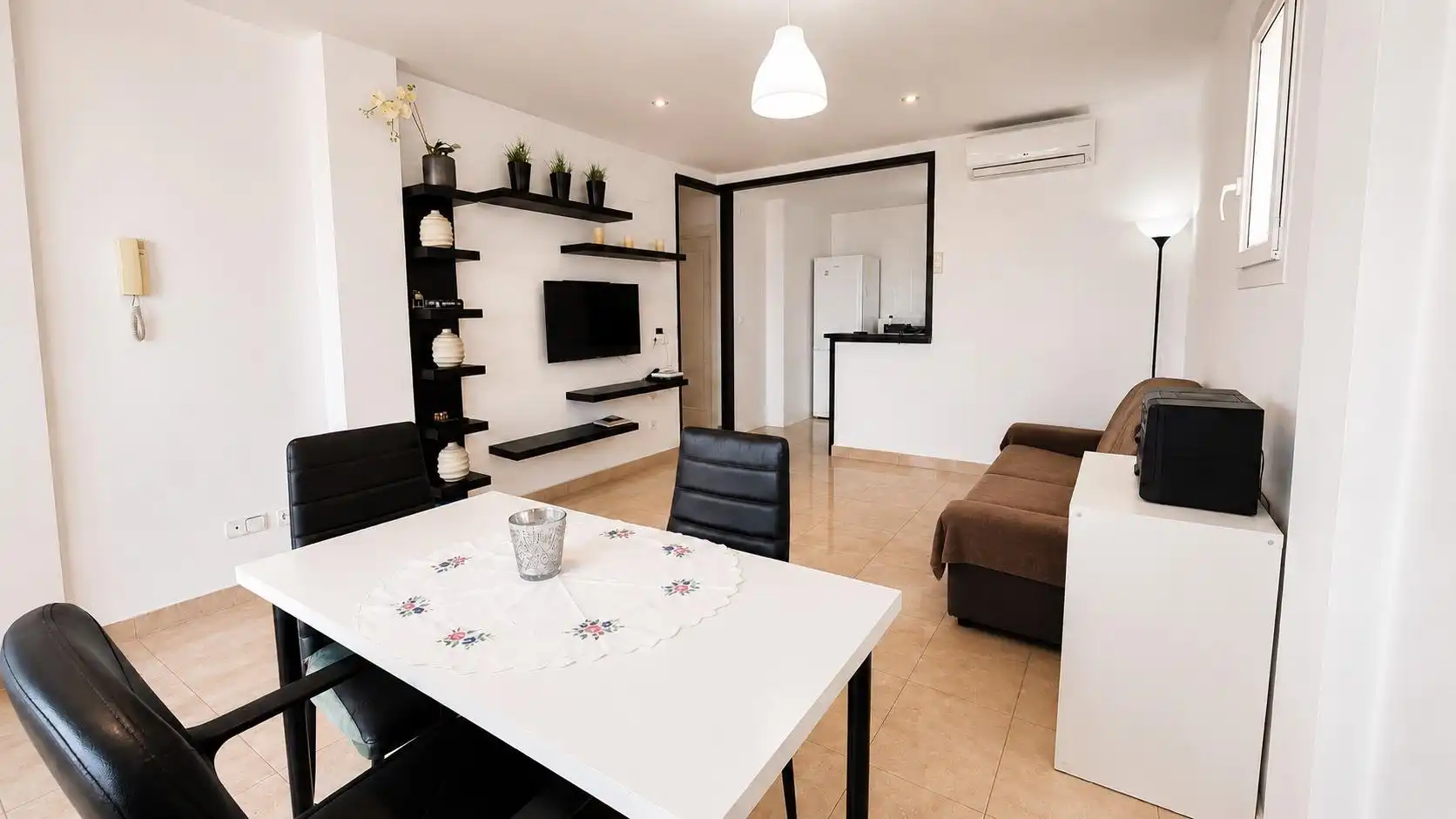 Sala de estar de Apartamento en venta en Manilva con Aire acondicionado, Amueblado y Piscina comunitaria