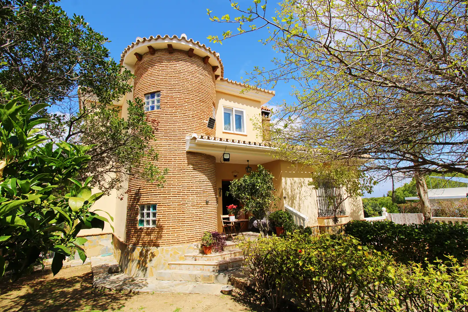 Vista exterior de Casa o chalet en venta en Alhaurín de la Torre con Aire acondicionado, Calefacción y Terraza