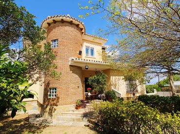 Chalet con balcón en venta en Pinos de Alhaurín - Periferia