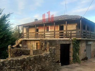 Casa amb balcó en venda a Toén